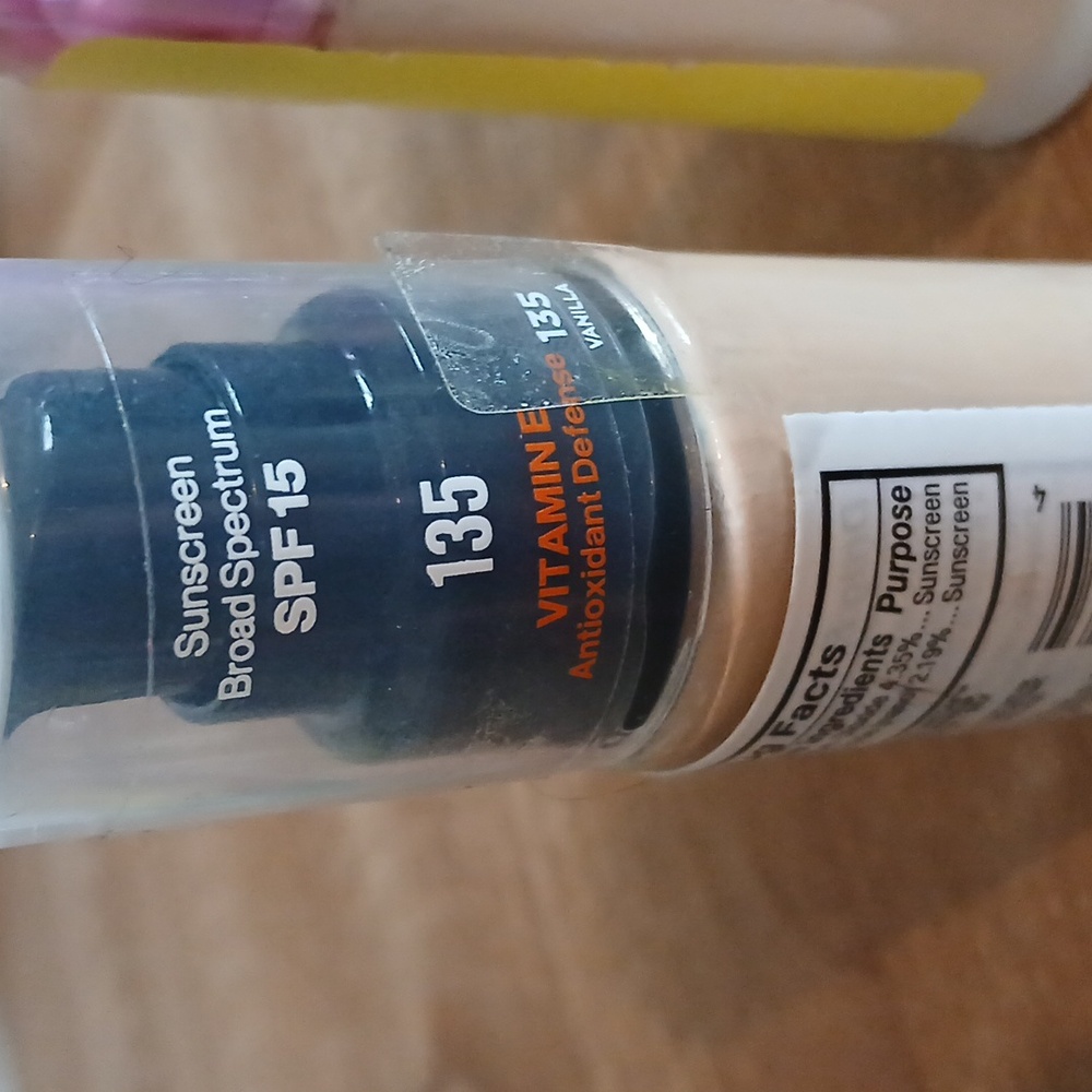 New Foundation Uoma, Covergirl, Revlon, and Concealer Women's Makeup 4pc - Picture 13 of 17